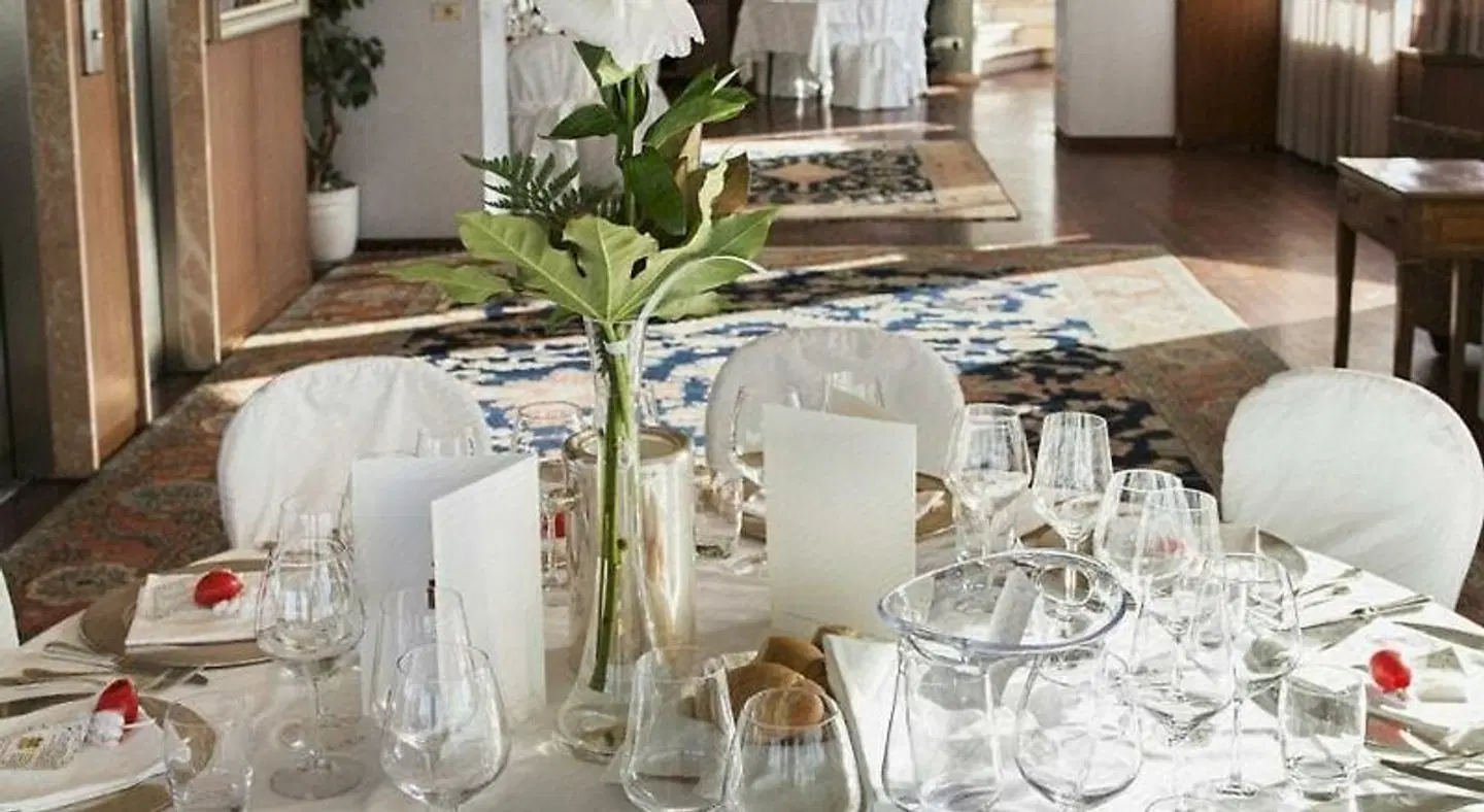 City Hotel Restaurant