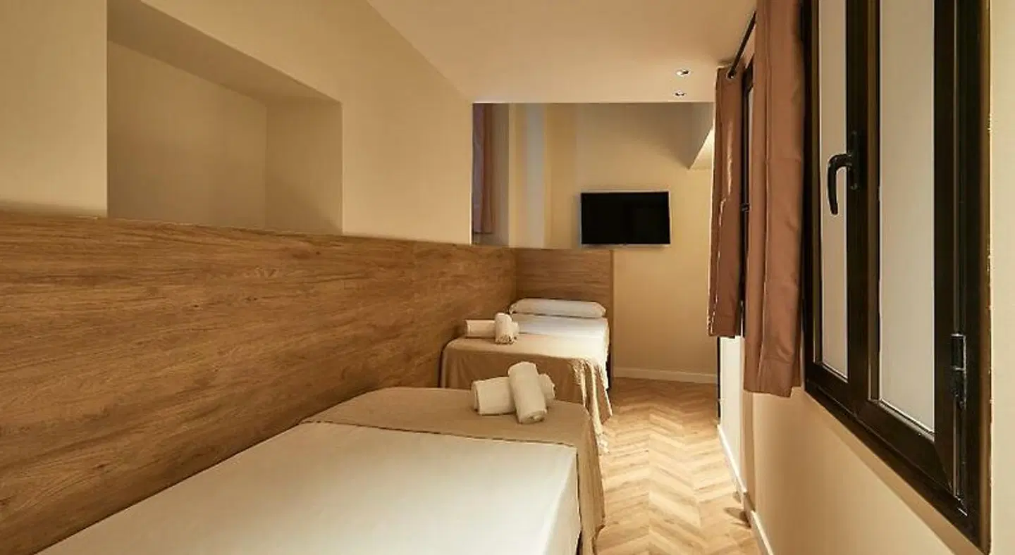 Hostal Parisien ROOM_EXAMPLE