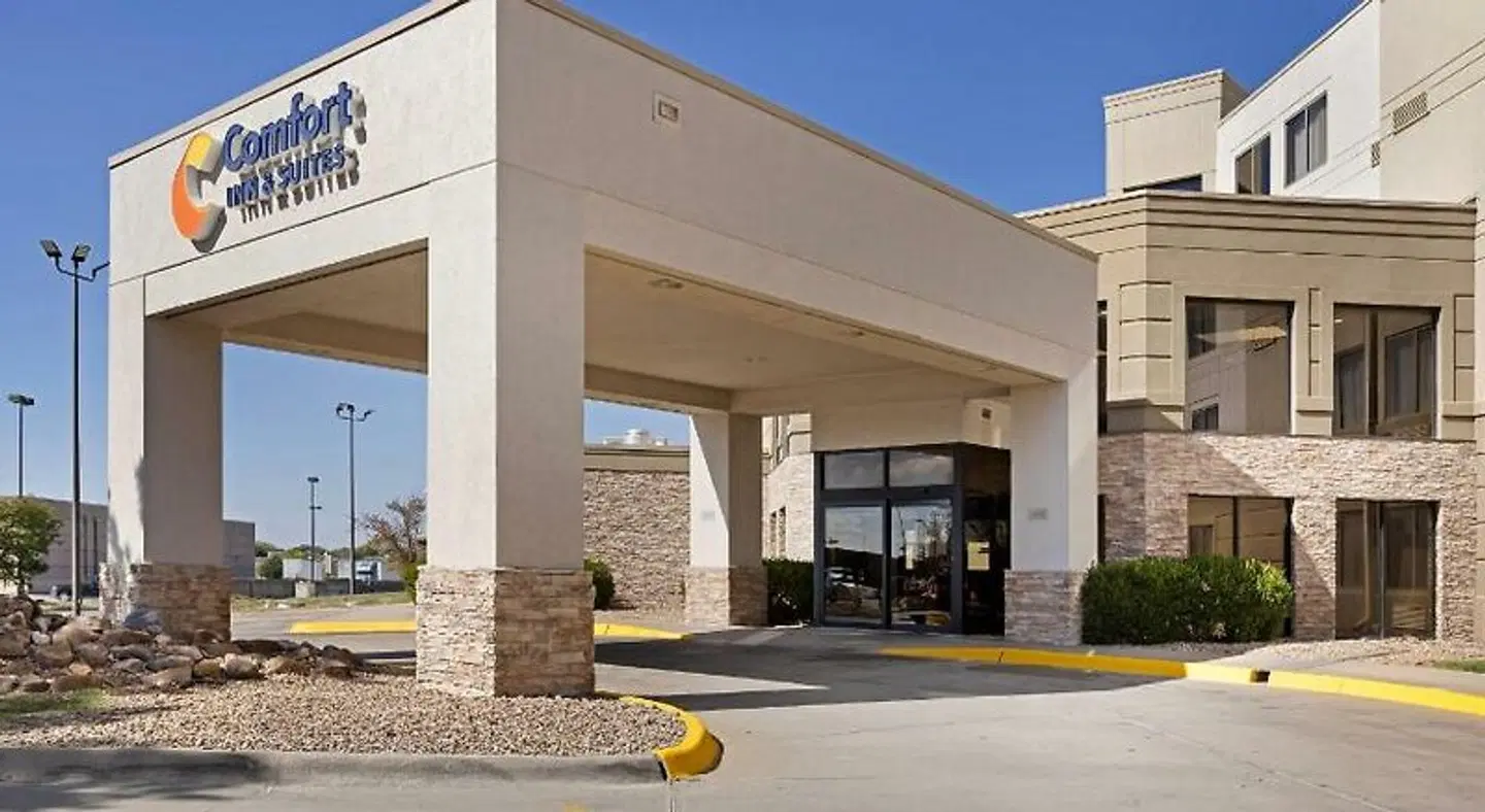 Comfort Inn & Suites EXTERIOR