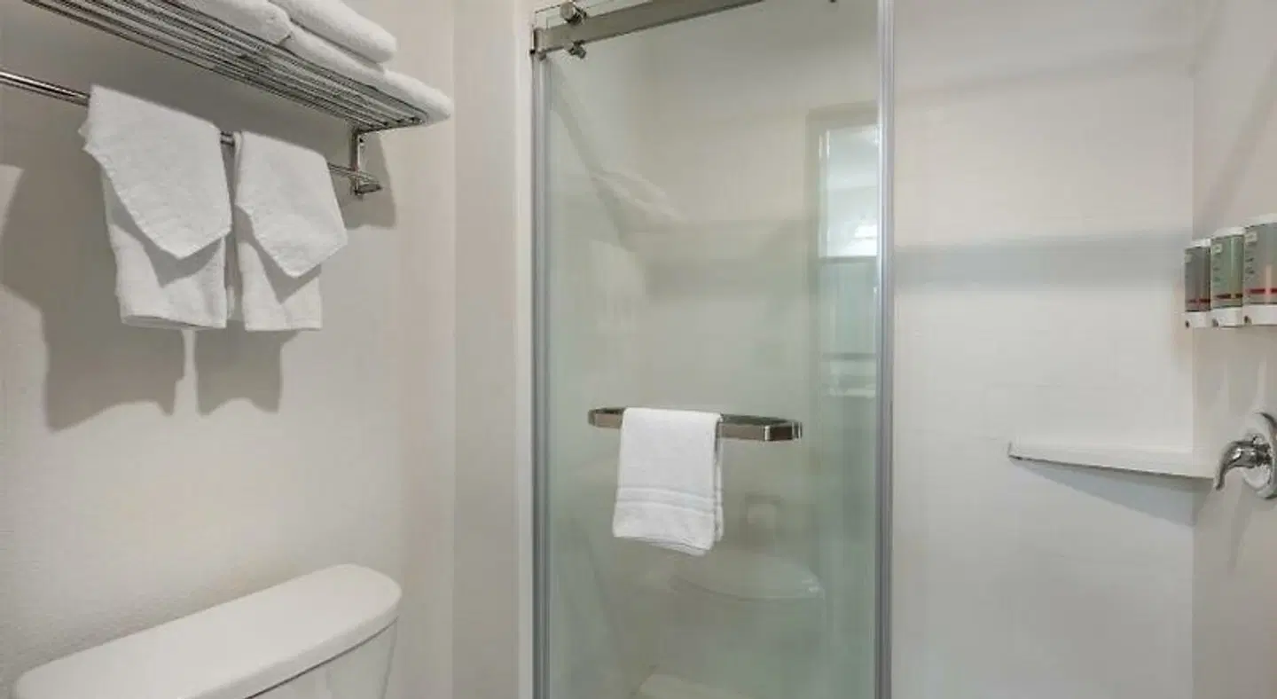 Best Western Des Plaines Inn Badezimmer