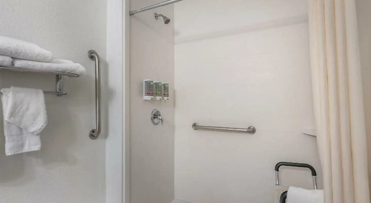 Best Western Des Plaines Inn Badezimmer