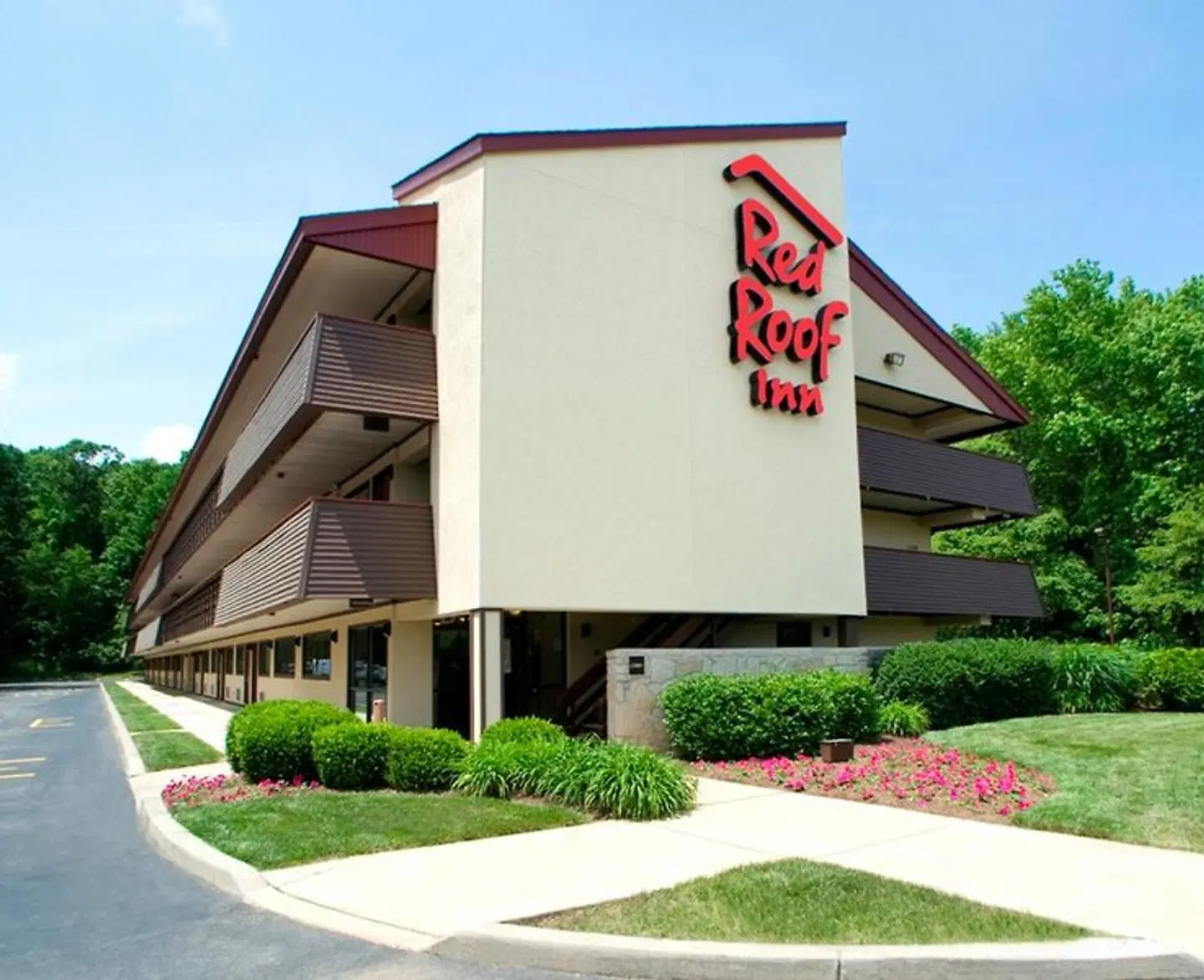 Red Roof Inn Albany Airport EXTERIOR