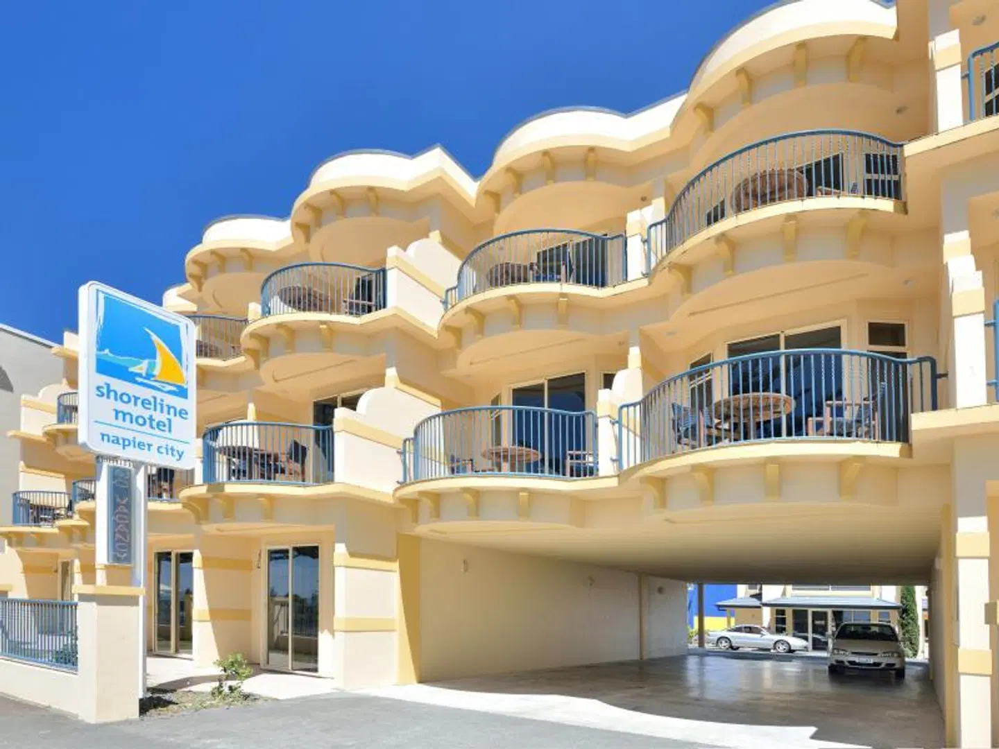 Shoreline Motel EXTERIOR