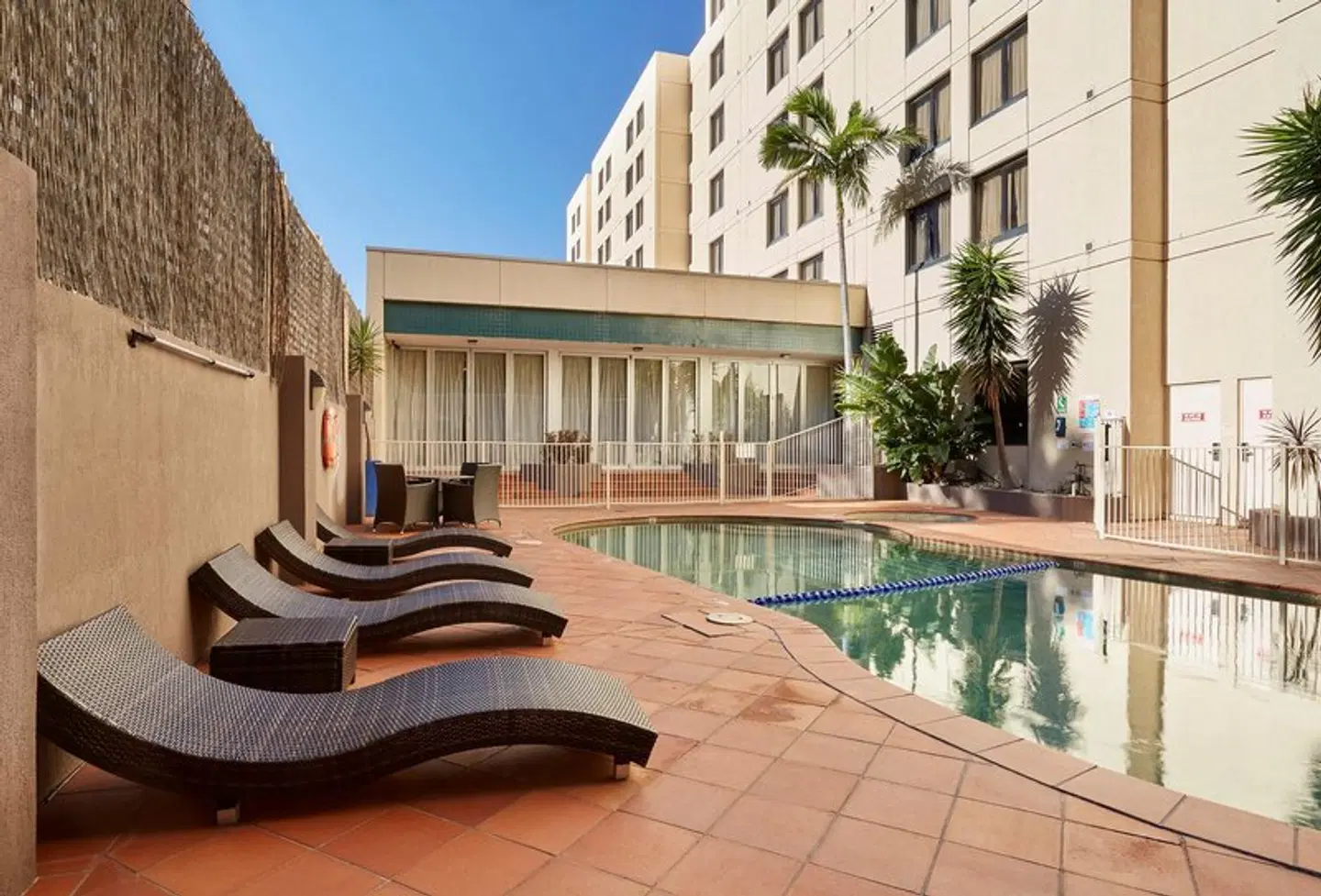 Holiday Inn Parramatta OUTDOOR_POOL