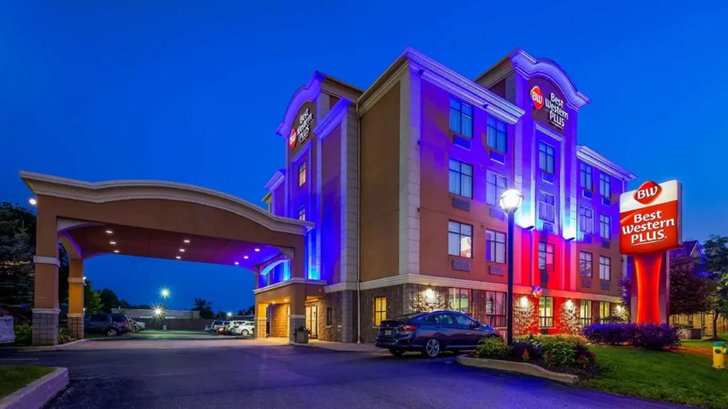 Best Western Plus Barrie EXTERIOR