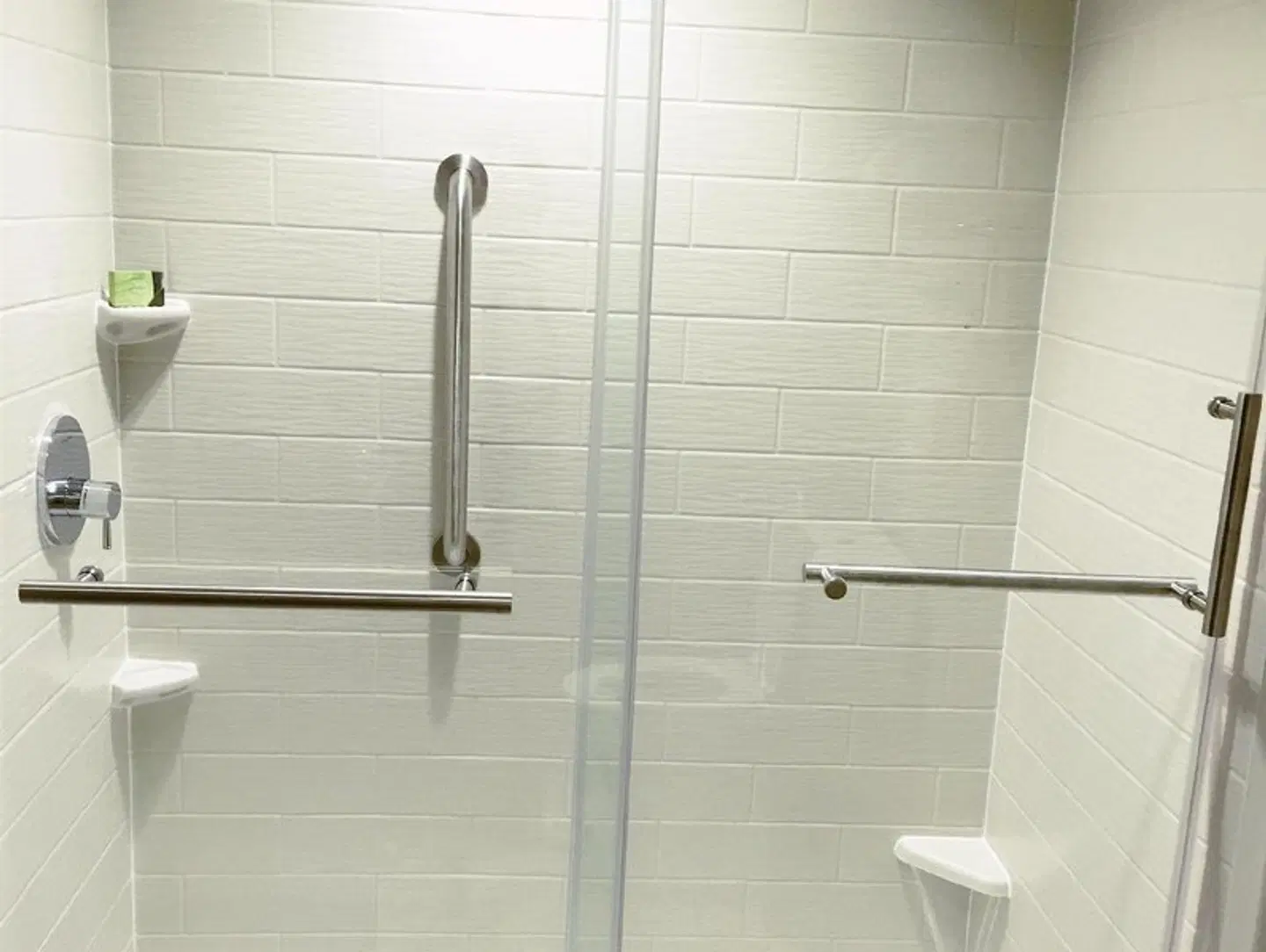 Best Western Plus Prien Lake Inn & Suites Badezimmer