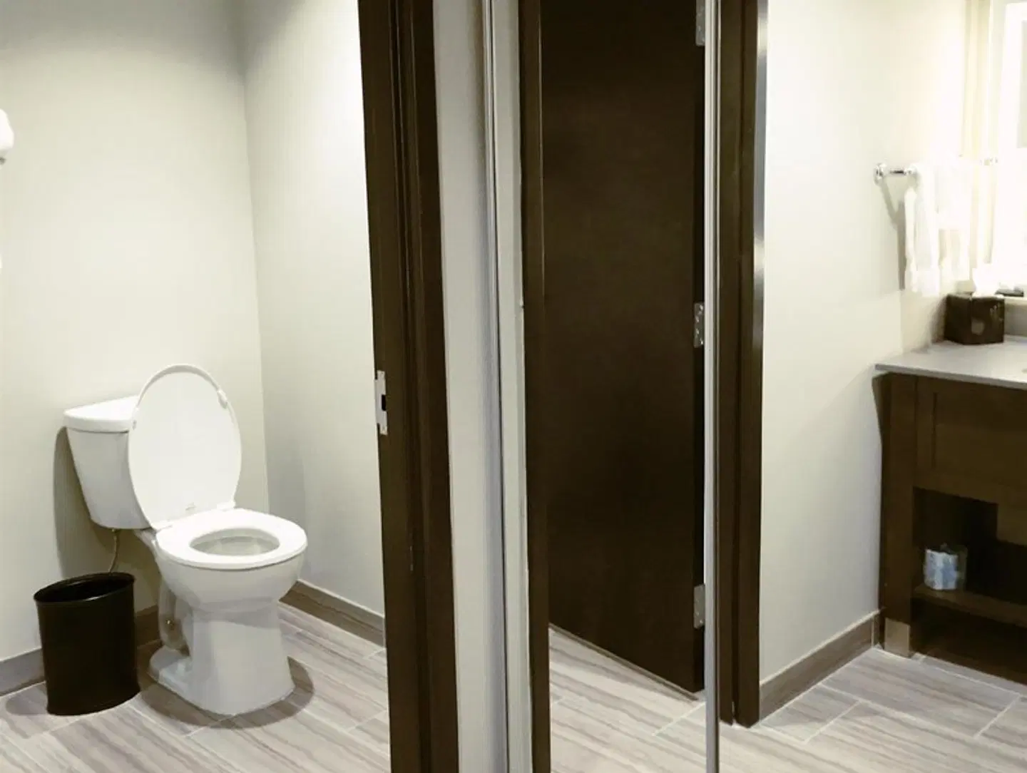 Best Western Plus Prien Lake Inn & Suites Badezimmer