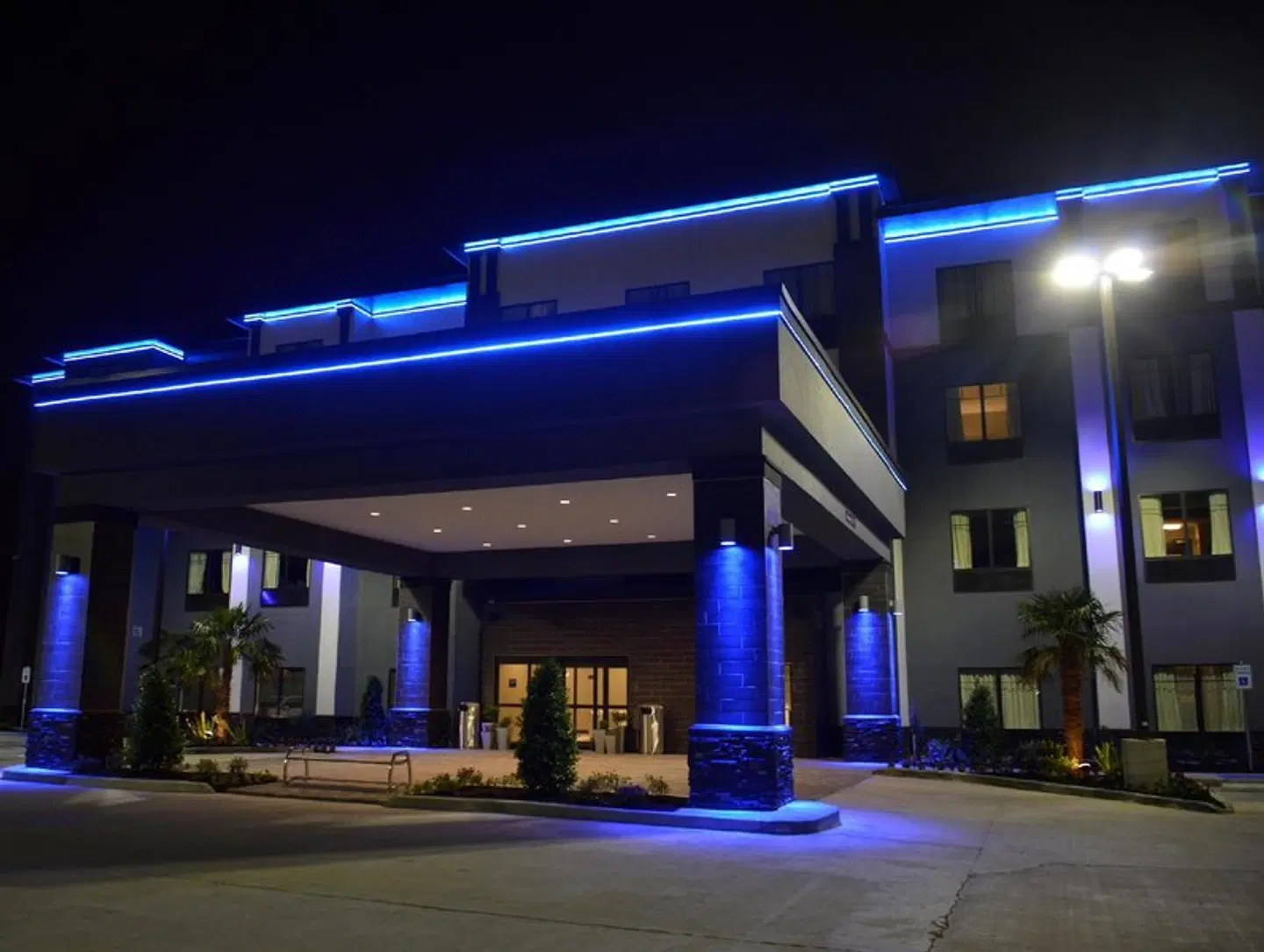 Best Western Plus Prien Lake Inn & Suites EXTERIOR