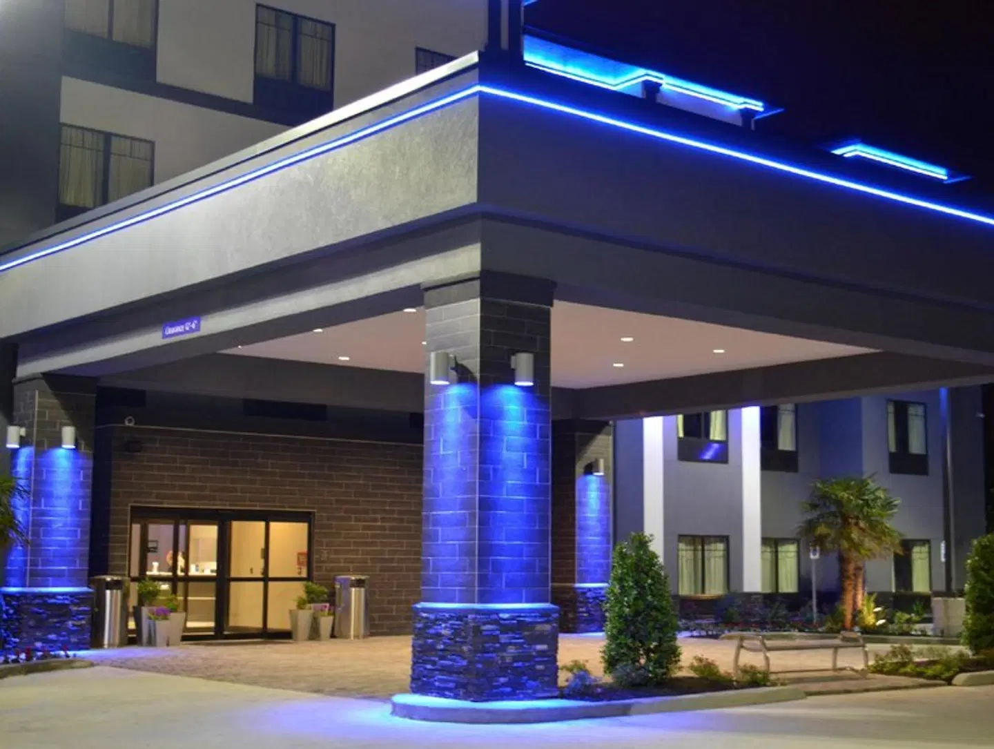 Best Western Plus Prien Lake Inn & Suites EXTERIOR