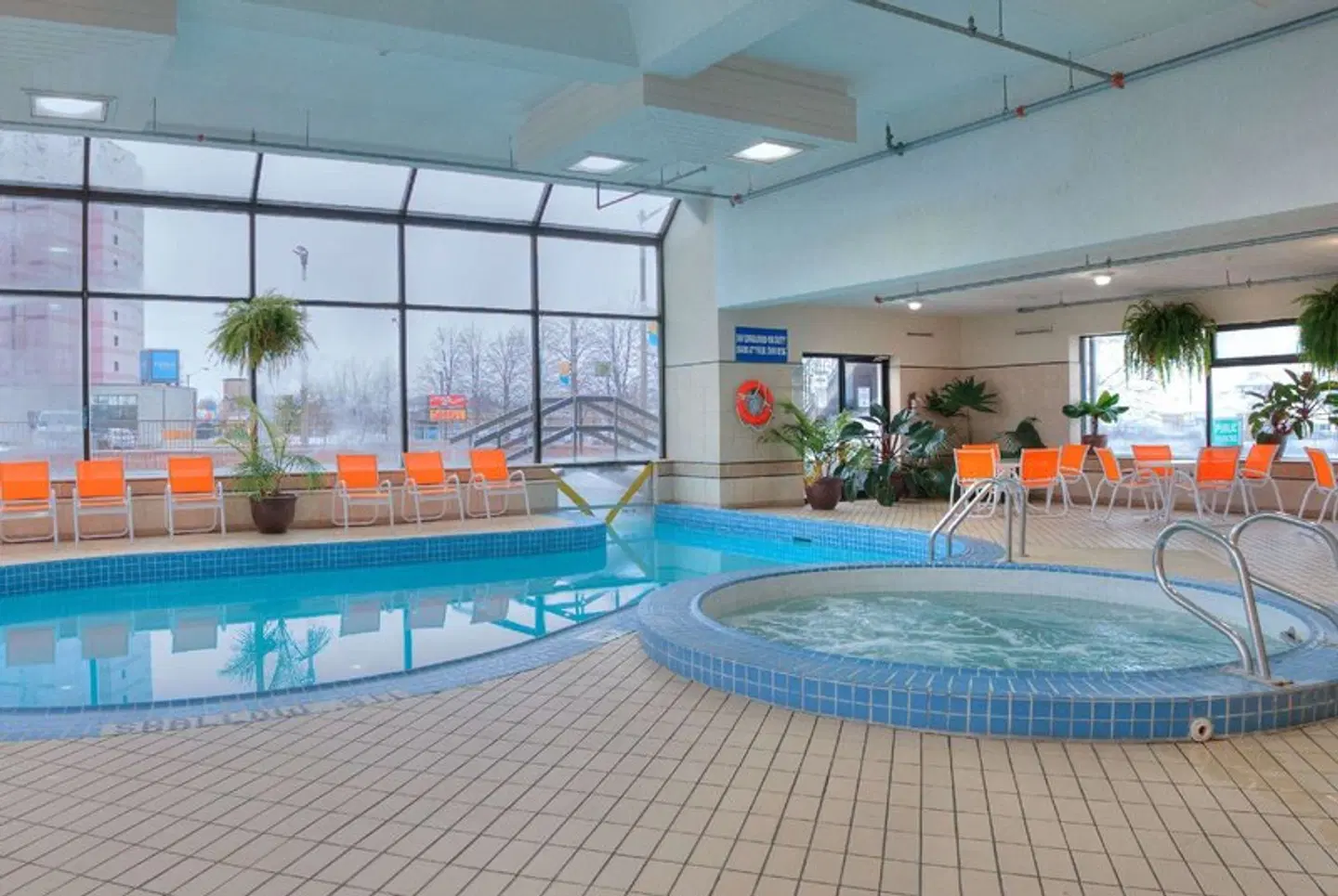 Howard Johnson by Wyndham by the Falls Niagara Falls Hallenbad