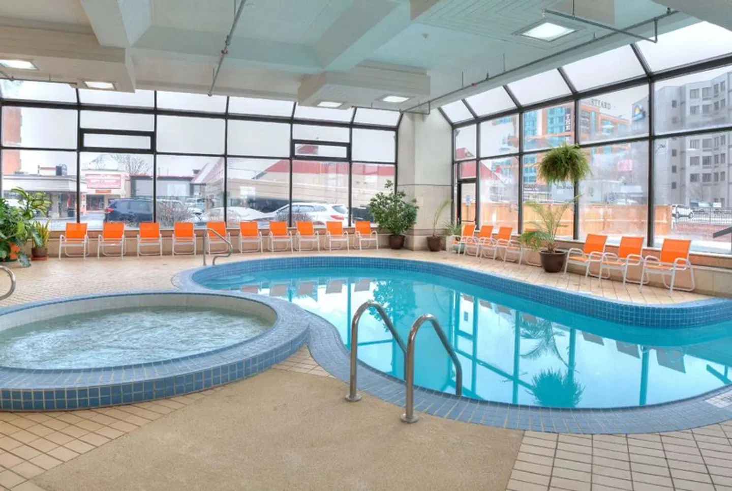 Howard Johnson by Wyndham by the Falls Niagara Falls Hallenbad