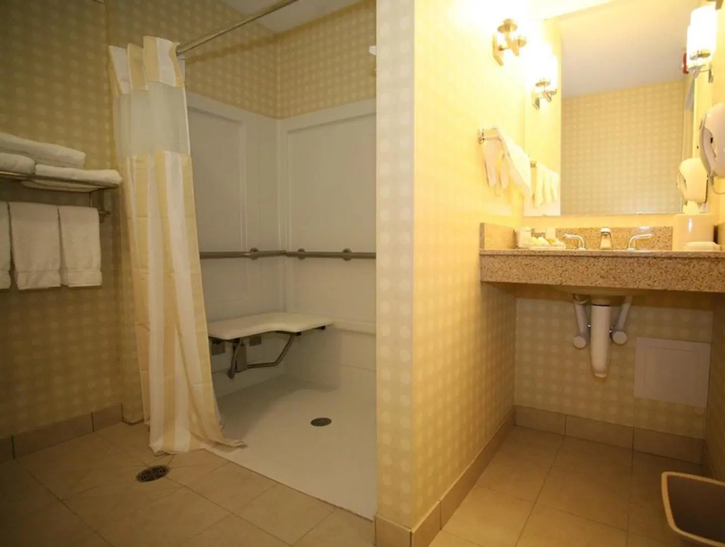 Hilton Garden Inn Elkhart Badezimmer