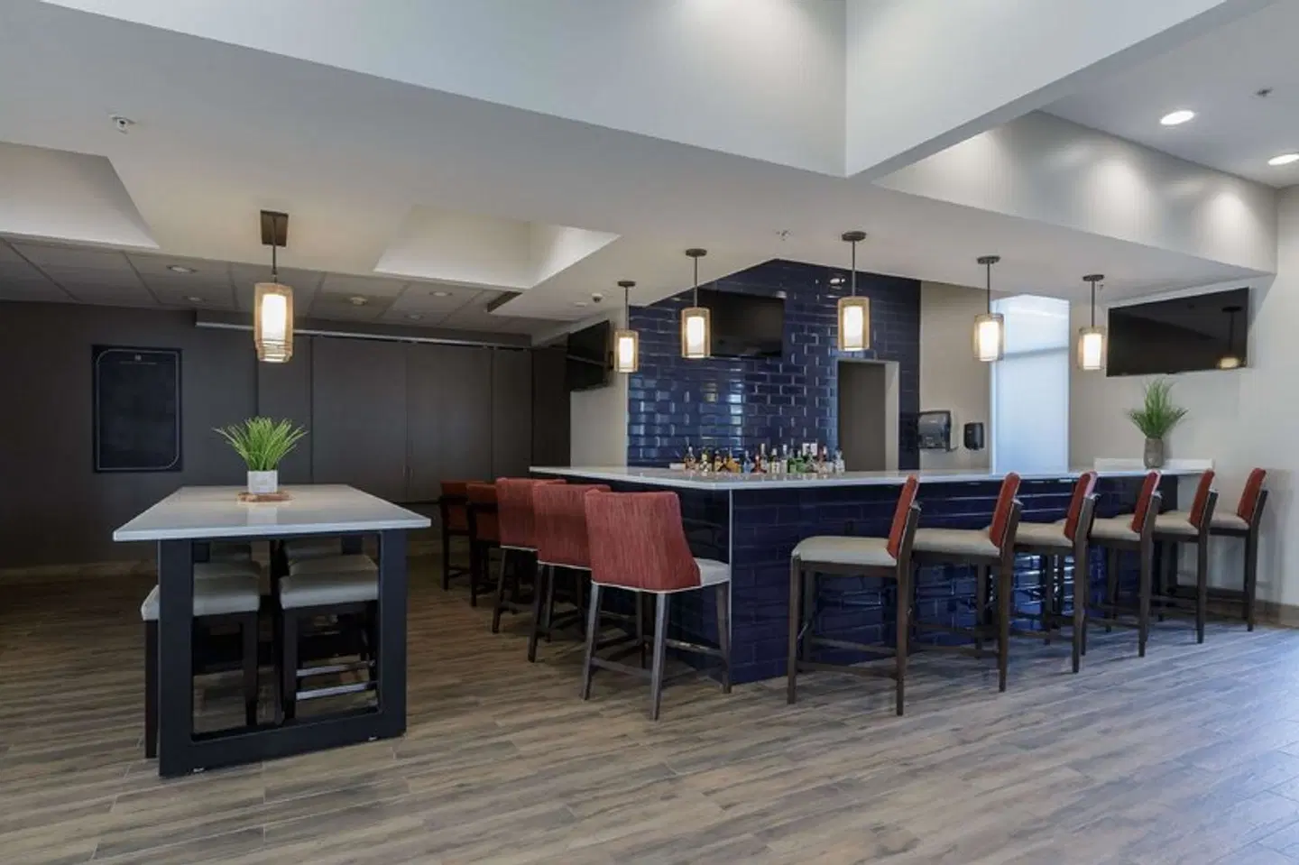 Hilton Garden Inn Elkhart Bar