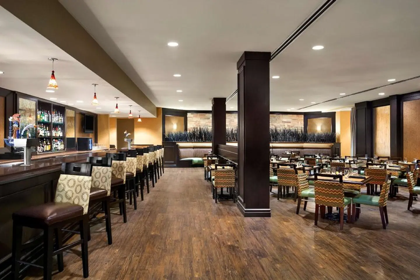 DoubleTree by Hilton DFW Airport North Bar