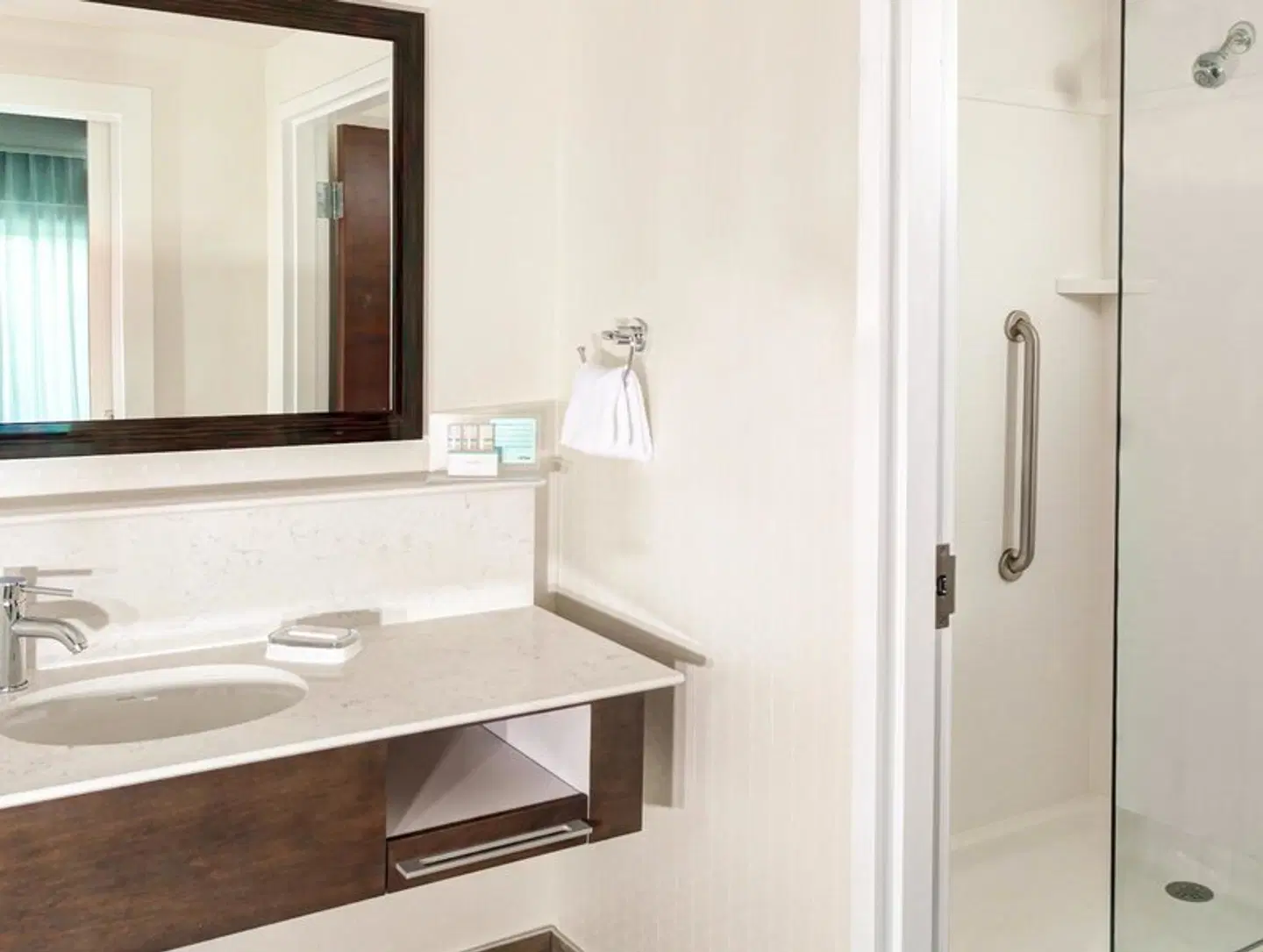 Hampton Inn & Suites by Hilton Atlanta Perimeter Dunwoody Badezimmer