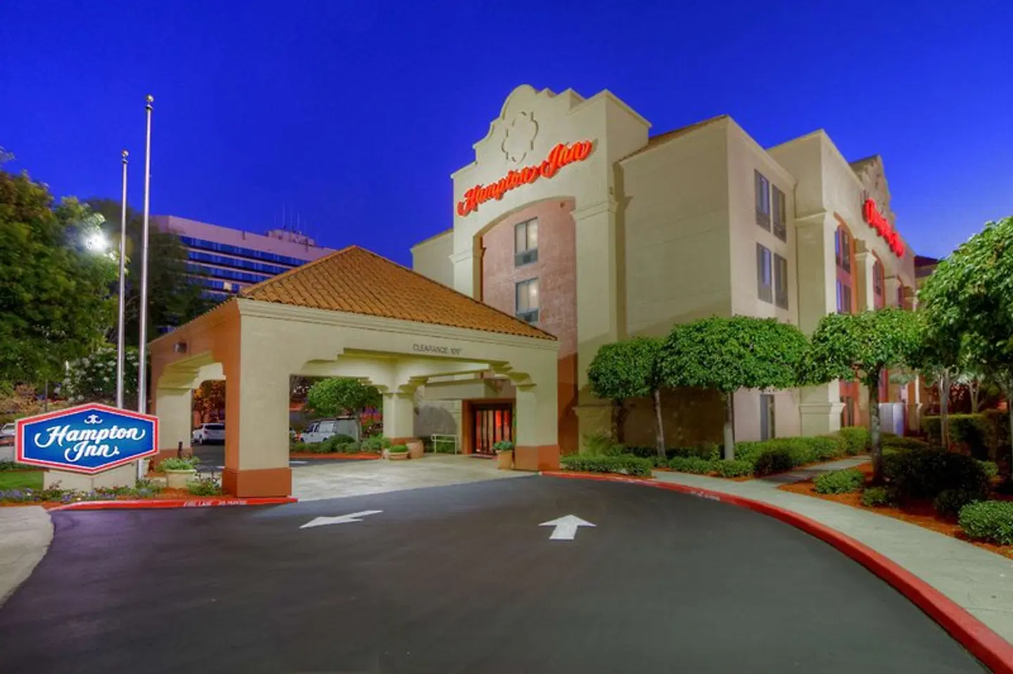 Hampton Inn Milpitas EXTERIOR