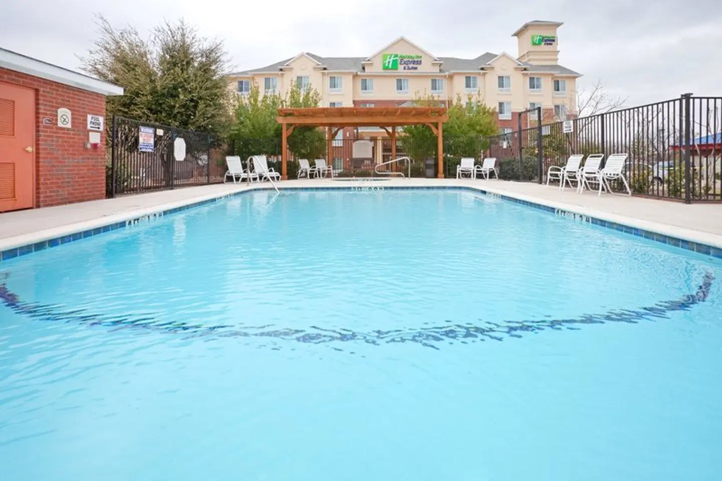 Holiday Inn Express & Suites Dallas - Grand Prairie I-20 by IHG OUTDOOR_POOL