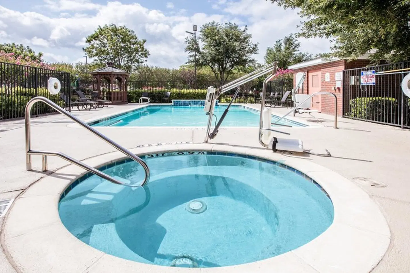 Holiday Inn Express & Suites Dallas - Grand Prairie I-20 by IHG HEALTH_BEAUTY