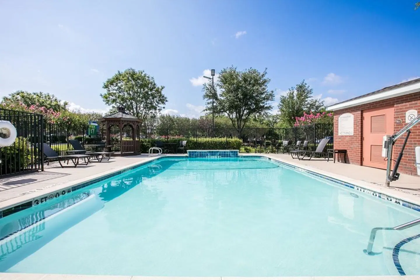 Holiday Inn Express & Suites Dallas - Grand Prairie I-20 by IHG OUTDOOR_POOL
