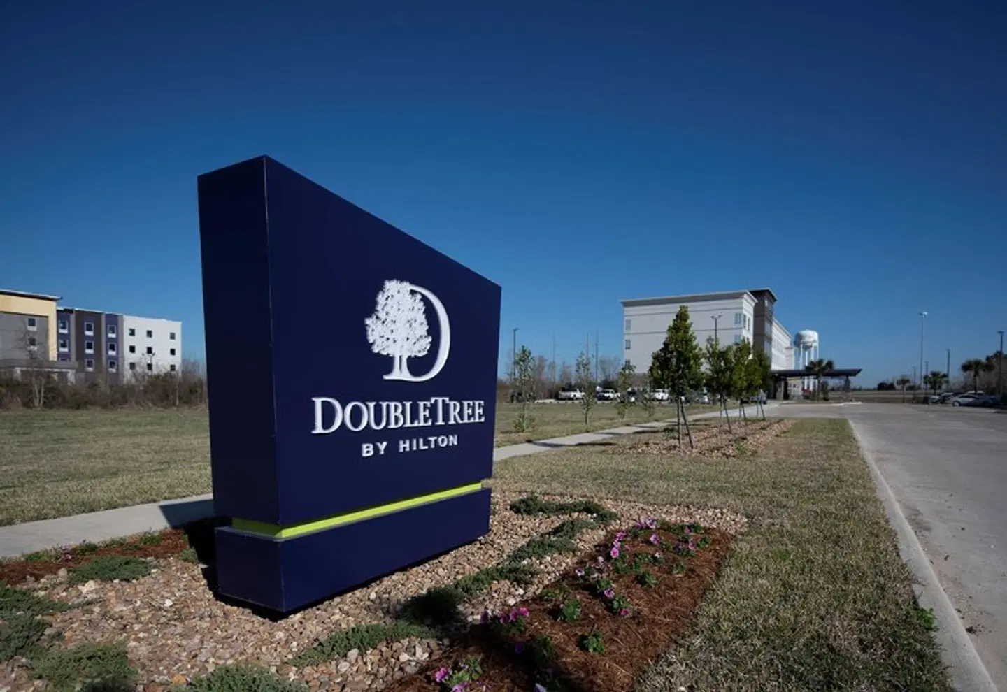 DoubleTree by Hilton Sulphur Lake Charles EXTERIOR
