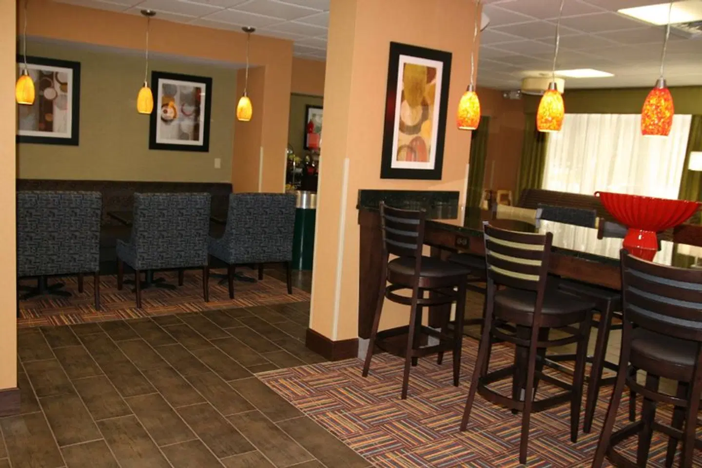 Hampton Inn Youngstown-North Bar