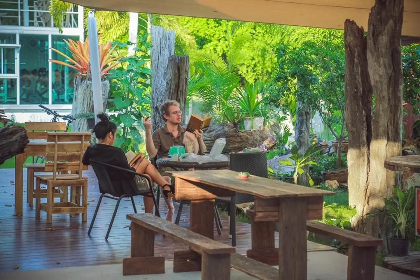 Tree Roots Retreat Terrasse