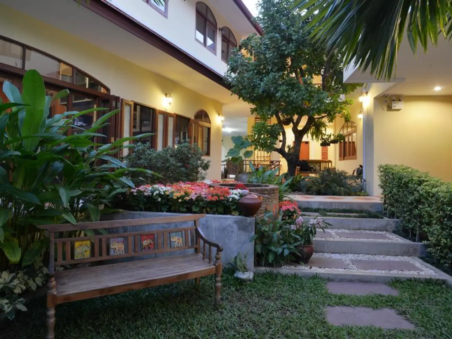 The Golden Wells Residence Garten