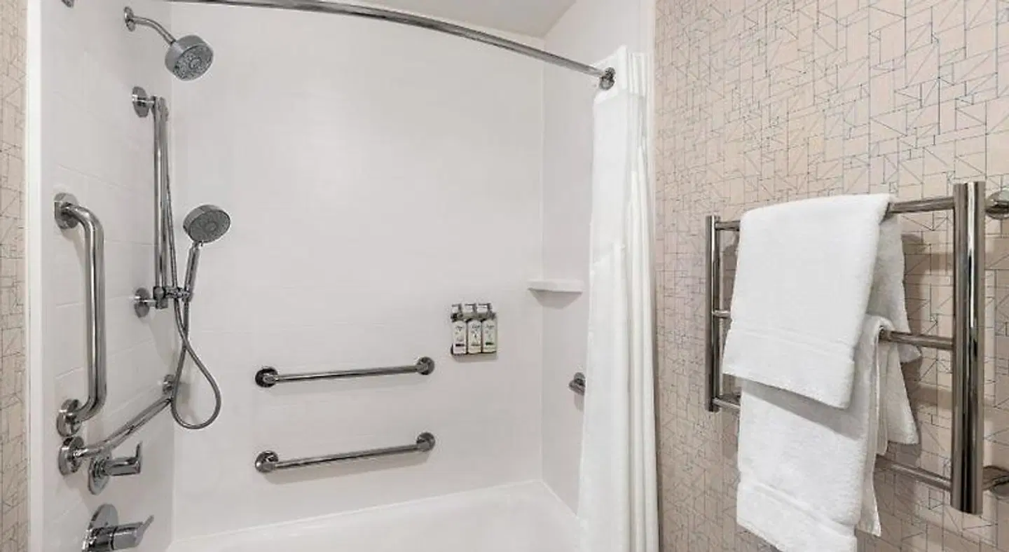 Holiday Inn Express & Suites Anniston/Oxford by IHG Badezimmer
