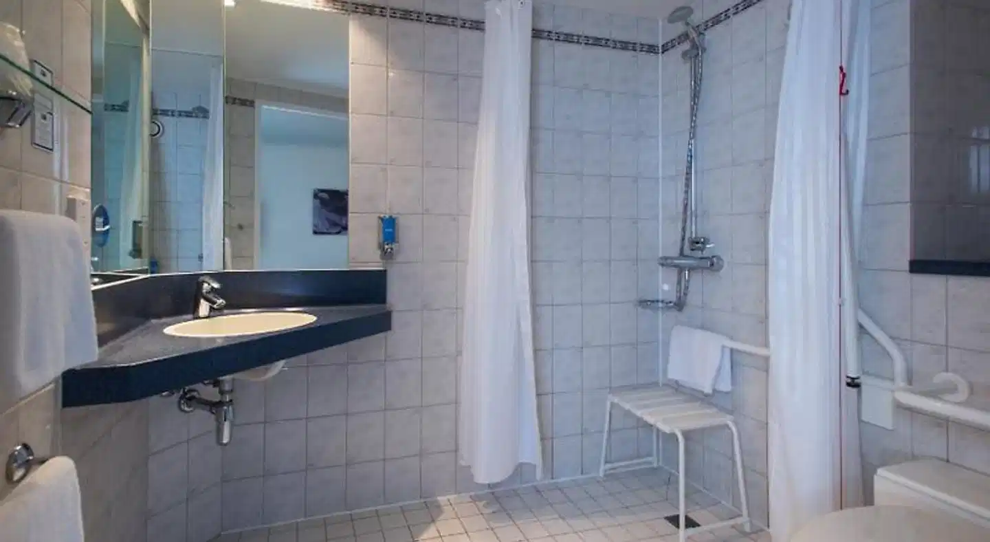 Holiday Inn Express London Chingford-Nth Circular Badezimmer