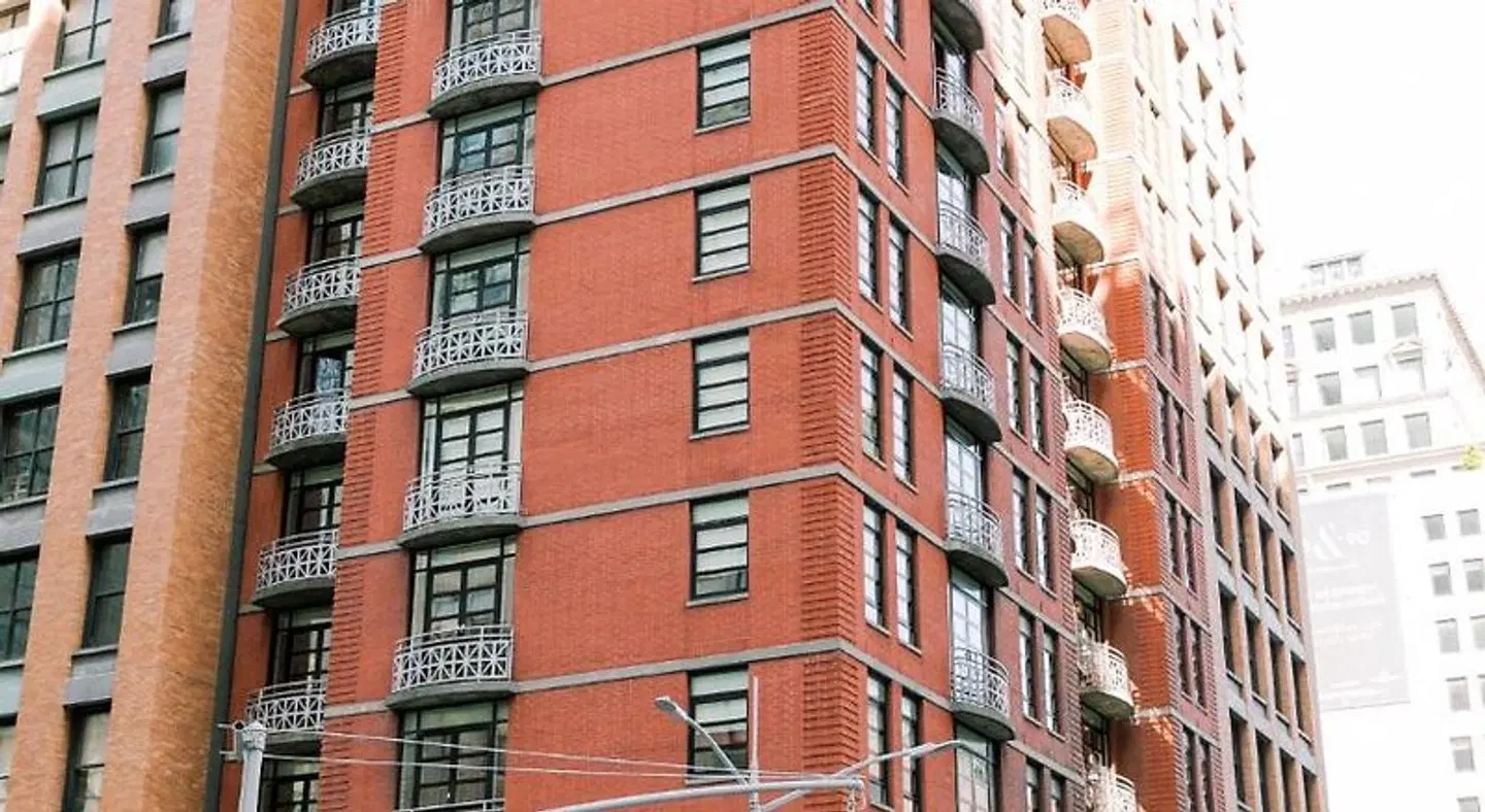 Giraffe EXTERIOR