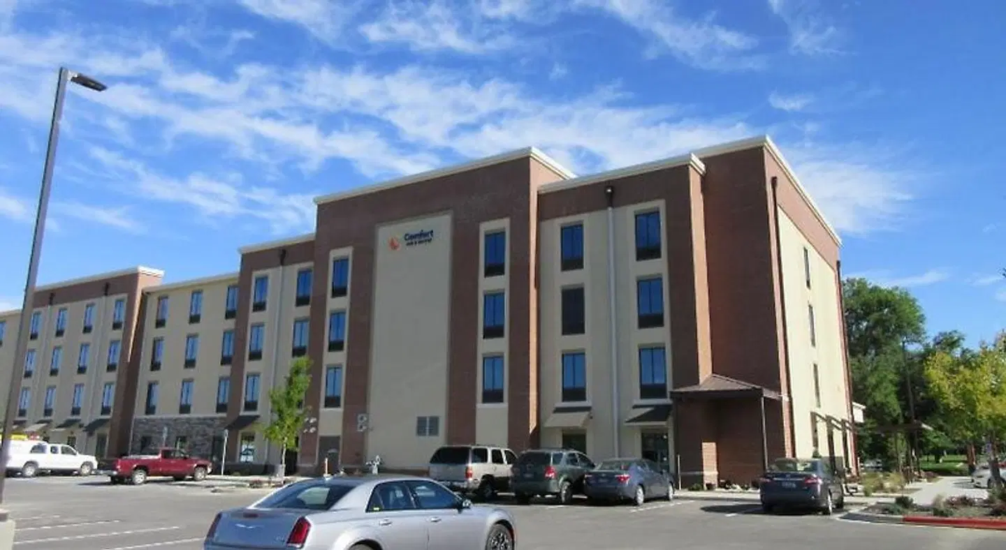 Comfort Inn & Suites EXTERIOR