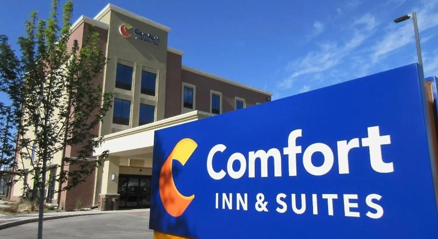 Comfort Inn & Suites EXTERIOR