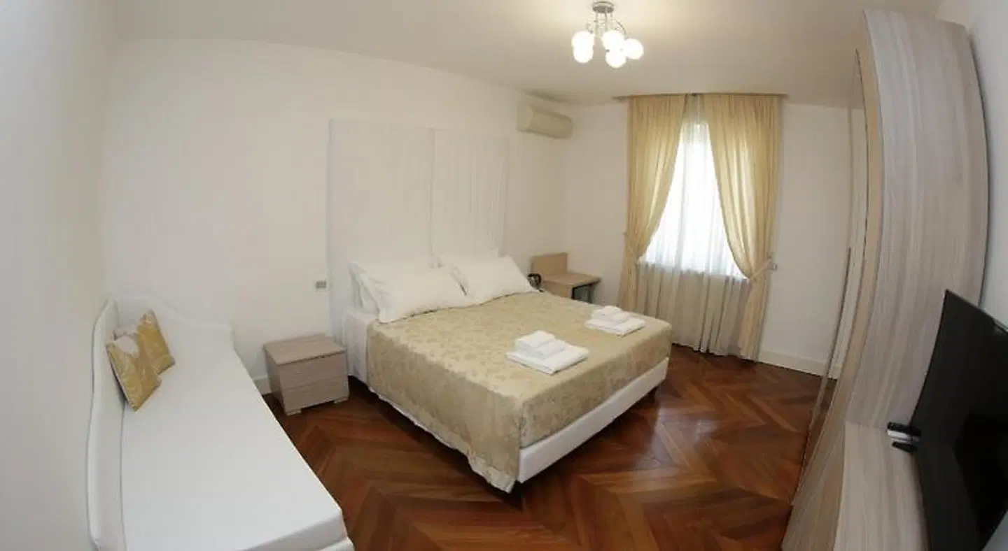 Champagne Rooms ROOM_EXAMPLE