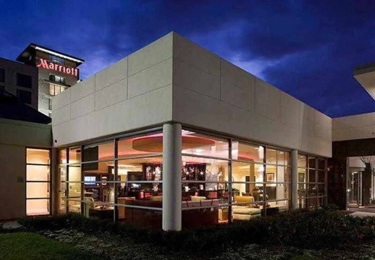 Delta Hotels by Marriott Chesapeake Norfolk EXTERIOR