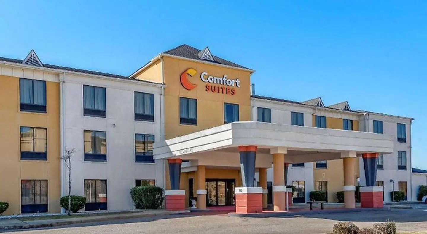 Comfort Suites Airport South EXTERIOR