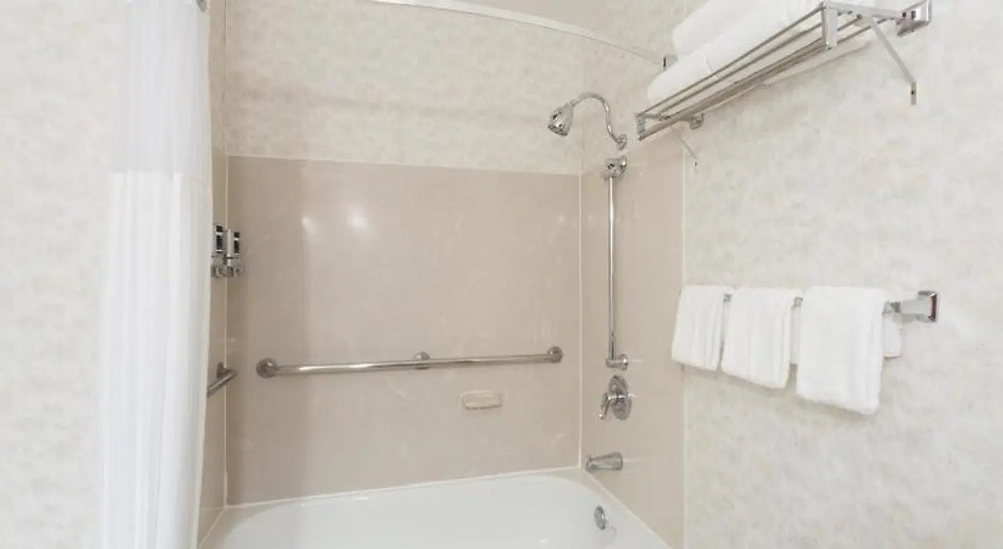Wyndham Garden San Jose Silicon Valley Badezimmer