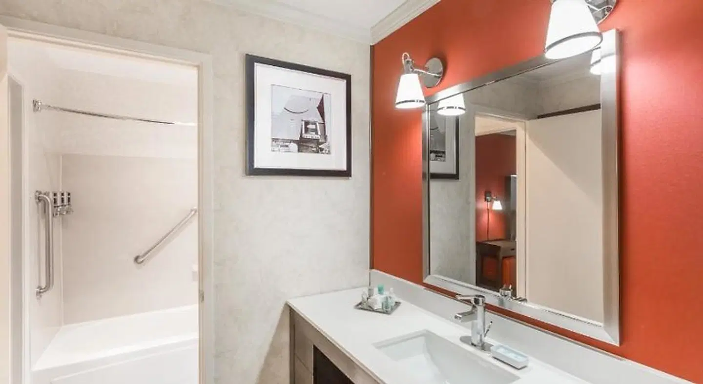 Wyndham Garden San Jose Silicon Valley Badezimmer