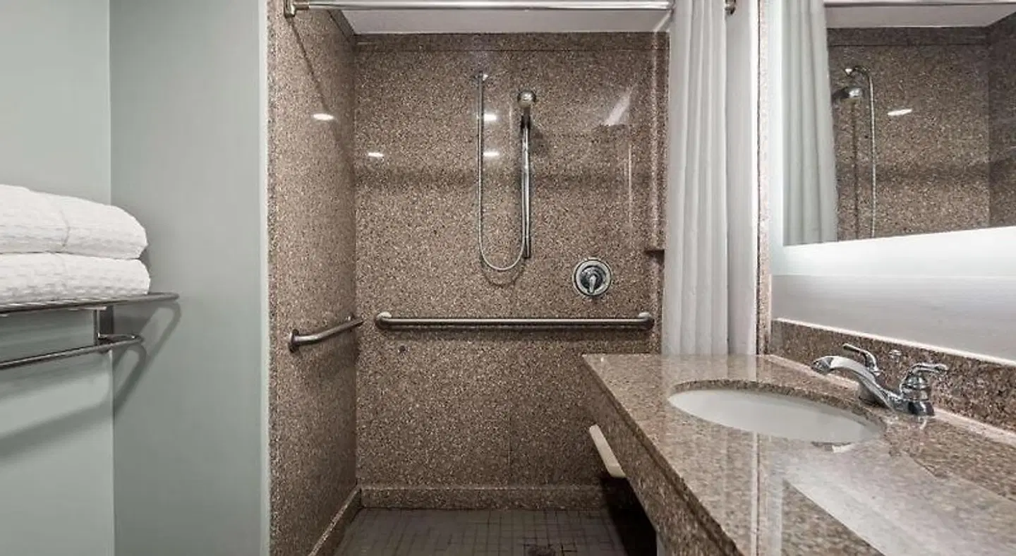 Best Western Plus St. Augustine I-95 Badezimmer