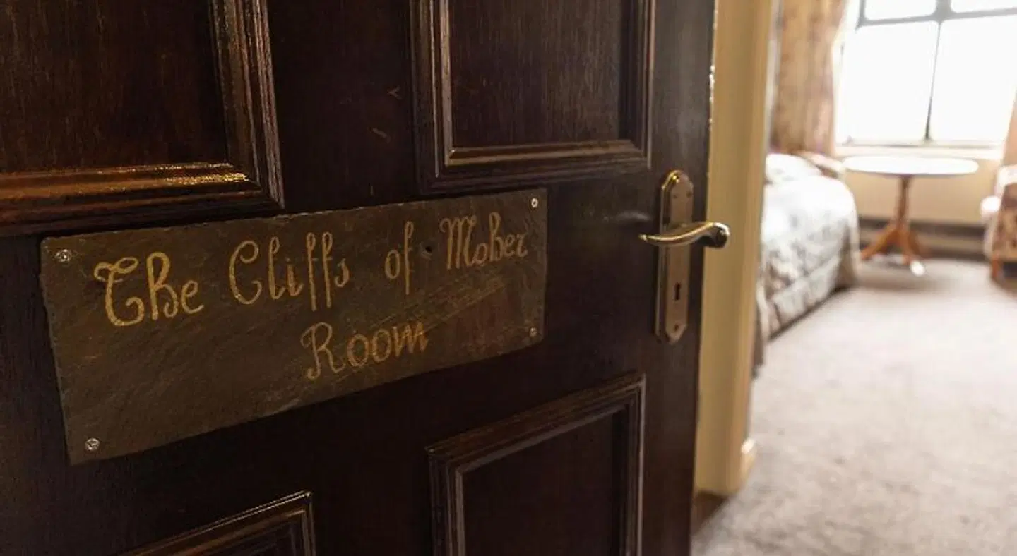 Ballinalacken Castle Country House Hotel Badezimmer