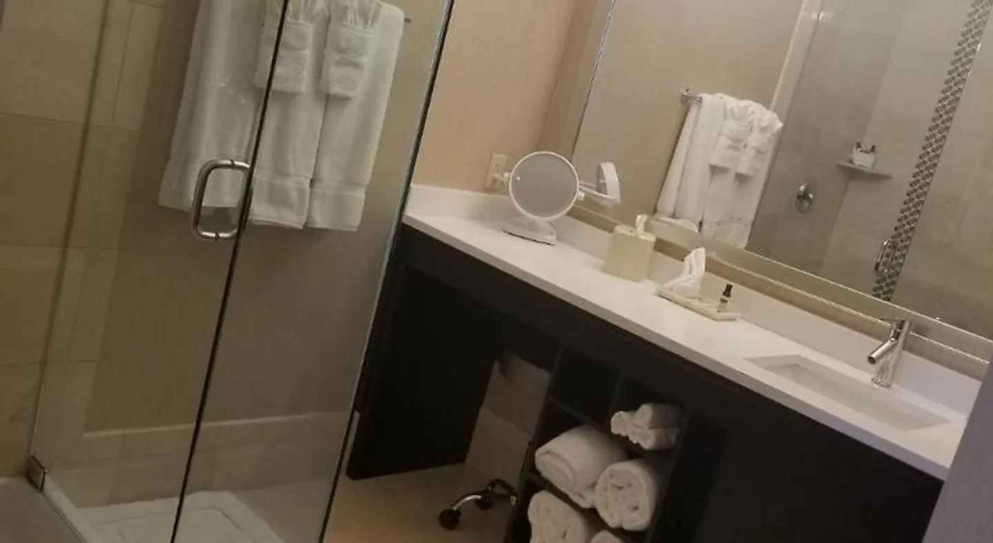 Hawthorn Extended Stay by Wyndham West Palm Beach Badezimmer