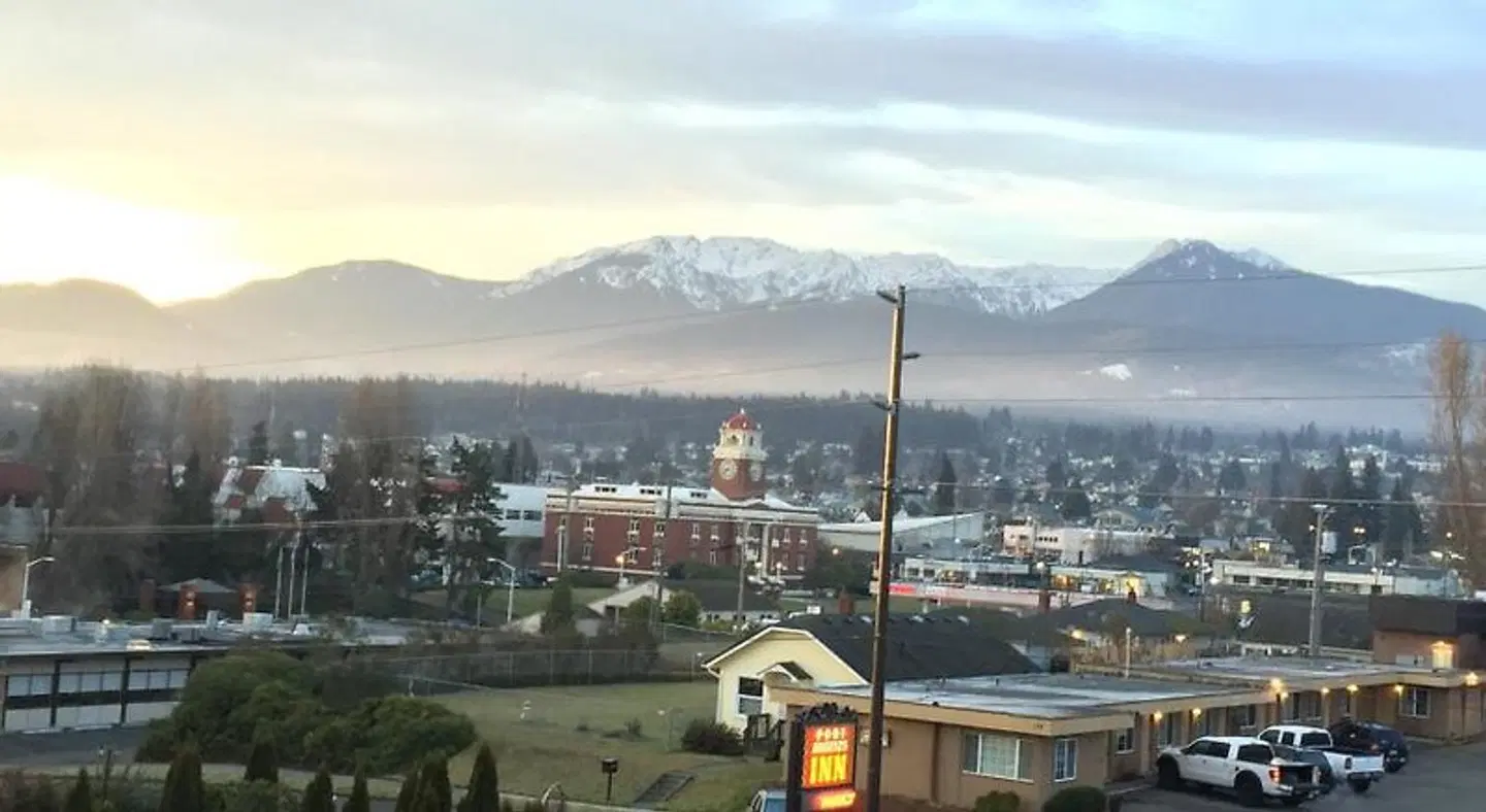 Port Angeles Inn LANDSCAPE