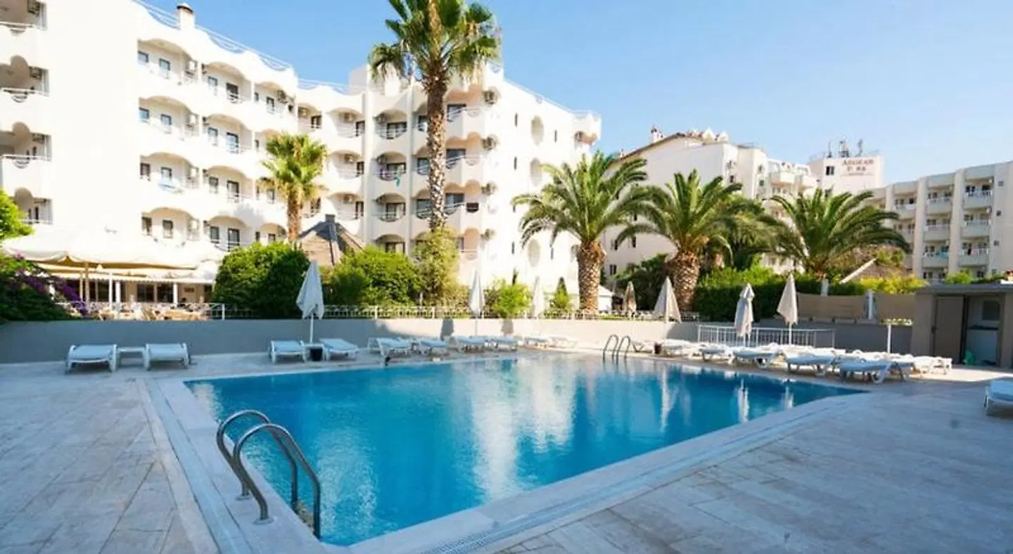 Yunus Hotel OUTDOOR_POOL