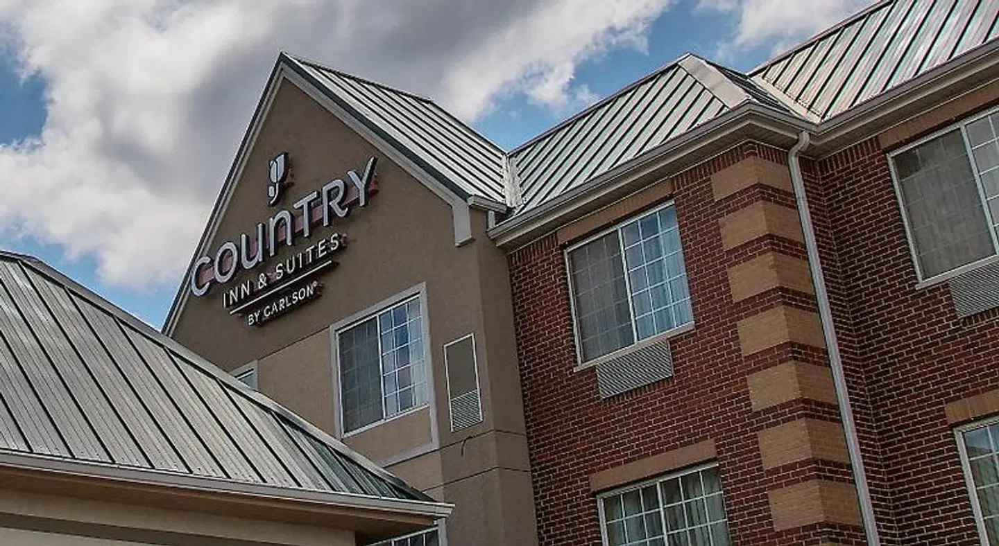Country Inn & Suites by Radisson, Valparaiso, IN EXTERIOR
