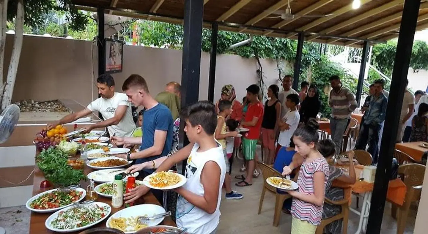 Caner Hotel PEOPLE