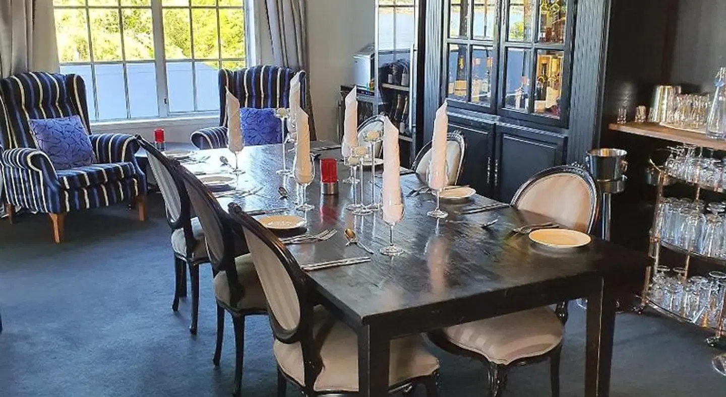 Black Swan Lakeside Boutique Hotel Restaurant