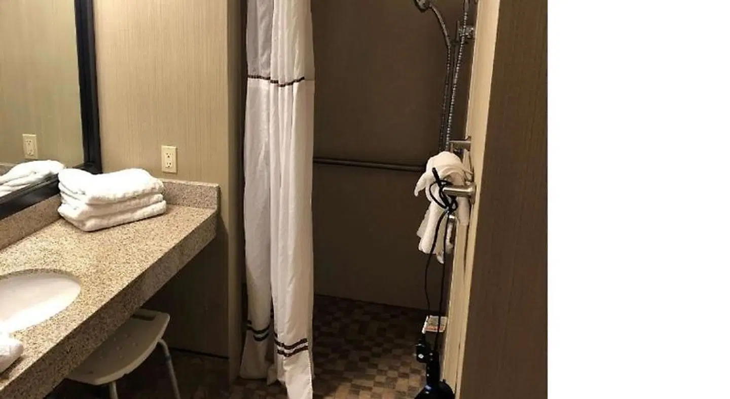 Best Western Ramkota Hotel Badezimmer