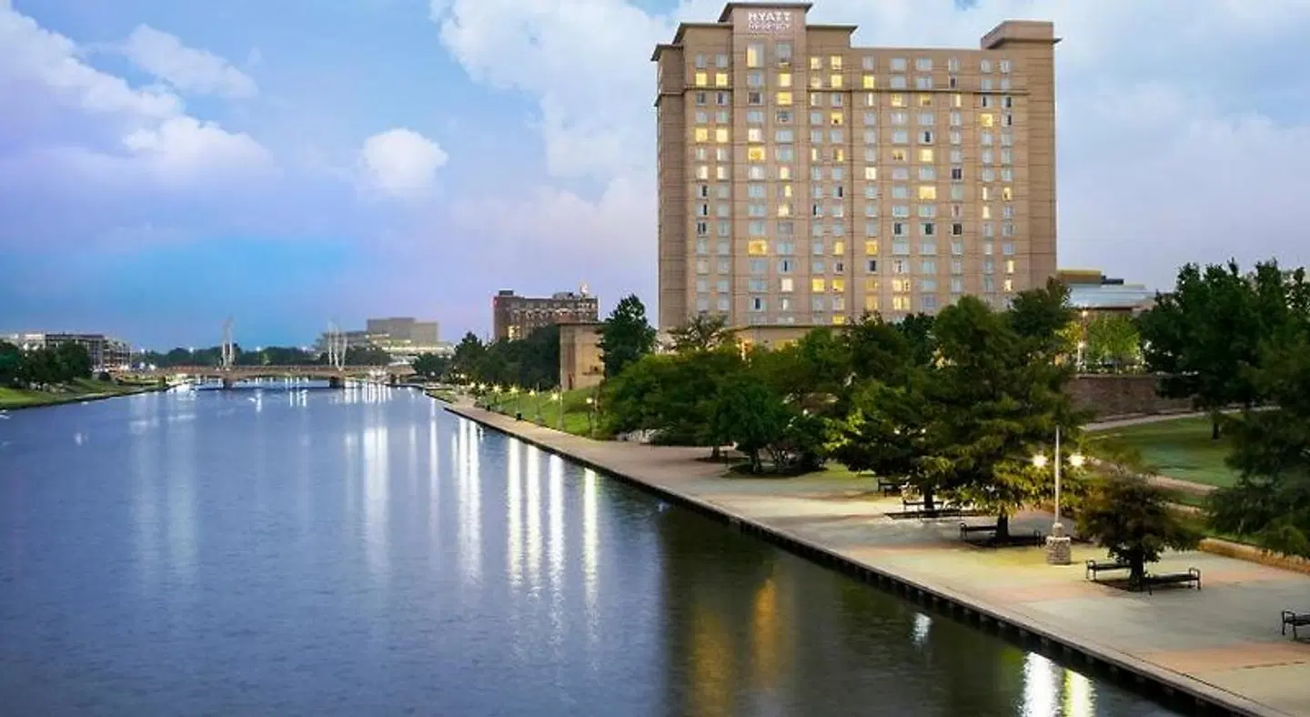 Hyatt Regency Wichita EXTERIOR