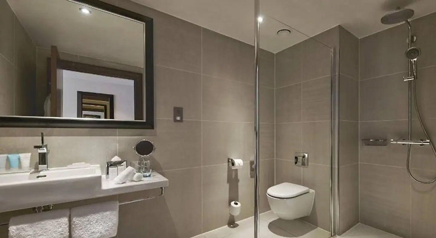 The Glasshouse Hotel, Autograph Collection Badezimmer