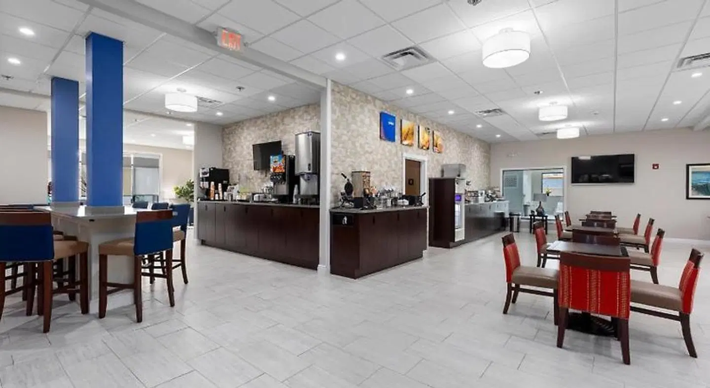 Comfort Inn & Suites LOUNGE_LOBBY