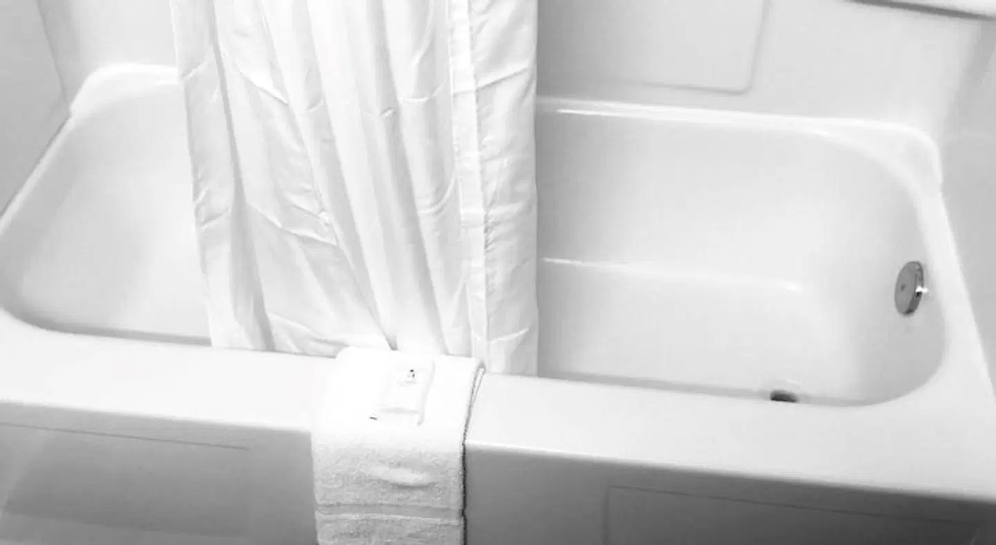 SureStay Hotel by Best Western Montgomery Southwest Badezimmer